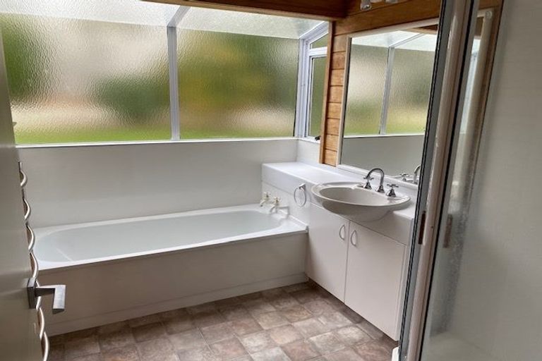 Photo of property in 36 Bronzewing Terrace, Unsworth Heights, Auckland, 0632