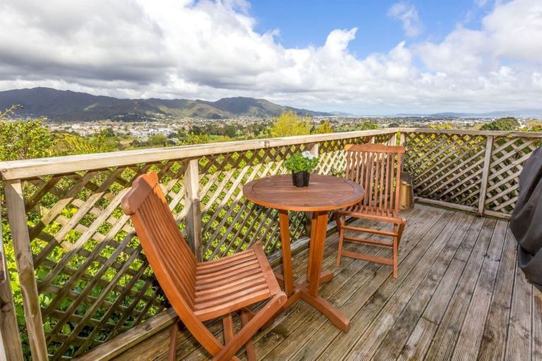Photo of property in 21 Vista Grove, Kelson, Lower Hutt, 5010