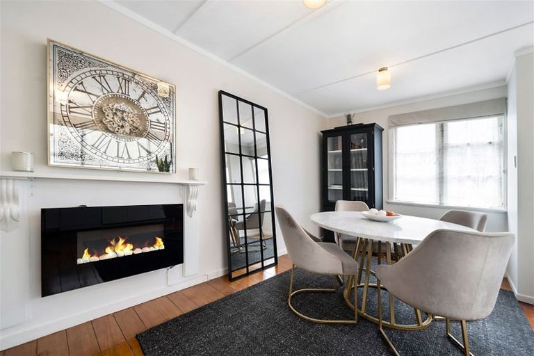 Photo of property in 19 Blacklock Avenue, Henderson, Auckland, 0612