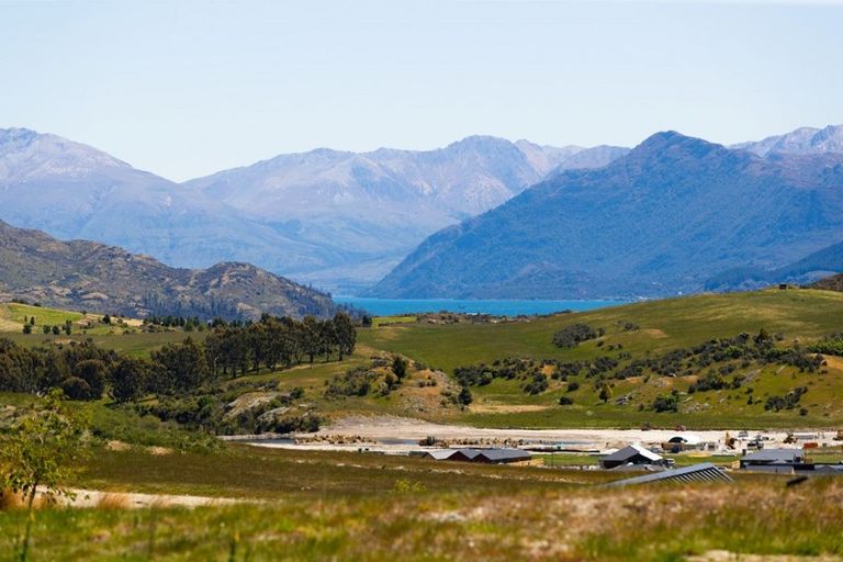 Photo of property in 16 Double Cone Road, Jacks Point, Queenstown, 9371