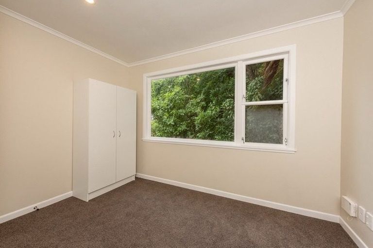 Photo of property in 58 Garden Road, Northland, Wellington, 6012