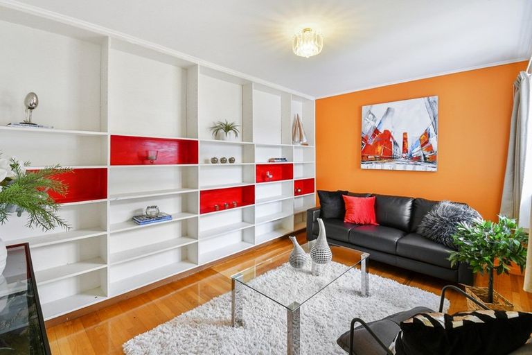 Photo of property in 16 Penruddocke Road, Half Moon Bay, Auckland, 2012