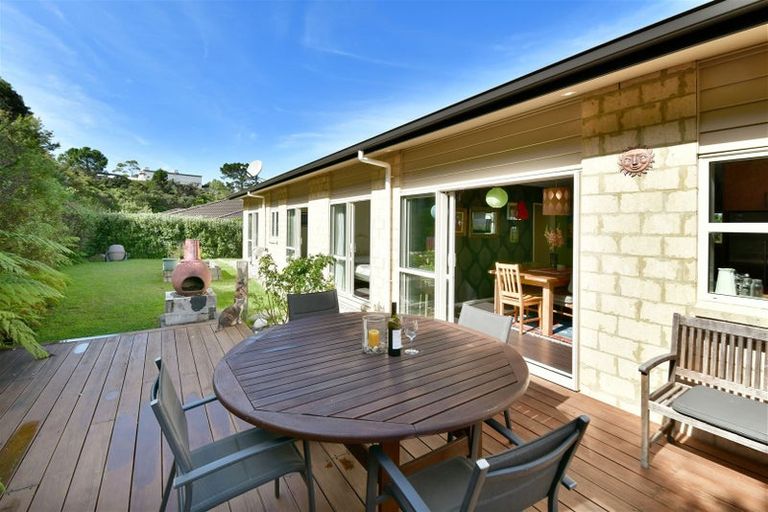 Photo of property in 17 Waldorf Crescent, Orewa, 0931