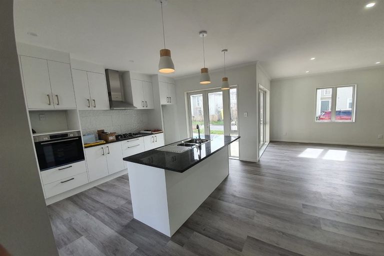 Photo of property in 11 Warbler Crescent, Papakura, 2110