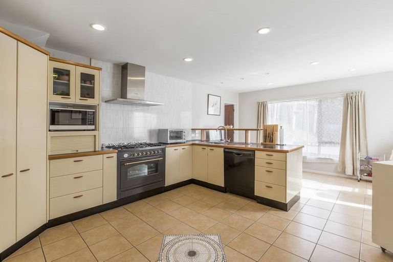 Photo of property in 20 Unsworth Drive, Unsworth Heights, Auckland, 0632