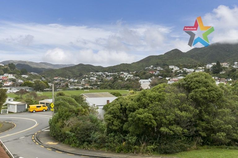 Photo of property in 2a Percy Dyett Drive, Karori, Wellington, 6012