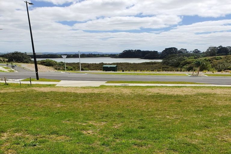 Photo of property in 26 Orawahi Road, Glenbrook, 2681