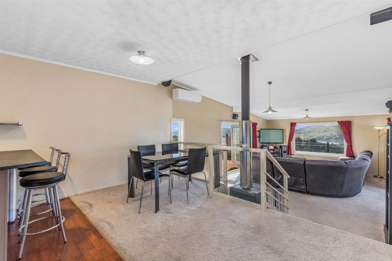 Photo of property in 32 Sombrero View, Ascot Park, Porirua, 5024