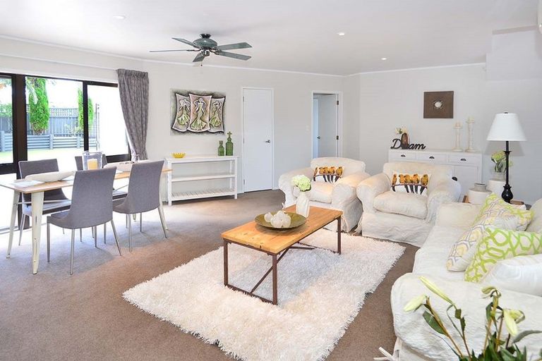 Photo of property in 31 Ronald Macken Place, Windsor Park, Auckland, 0632