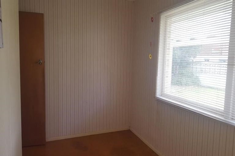 Photo of property in 25 Ellesmere Crescent, Pakuranga Heights, Auckland, 2010