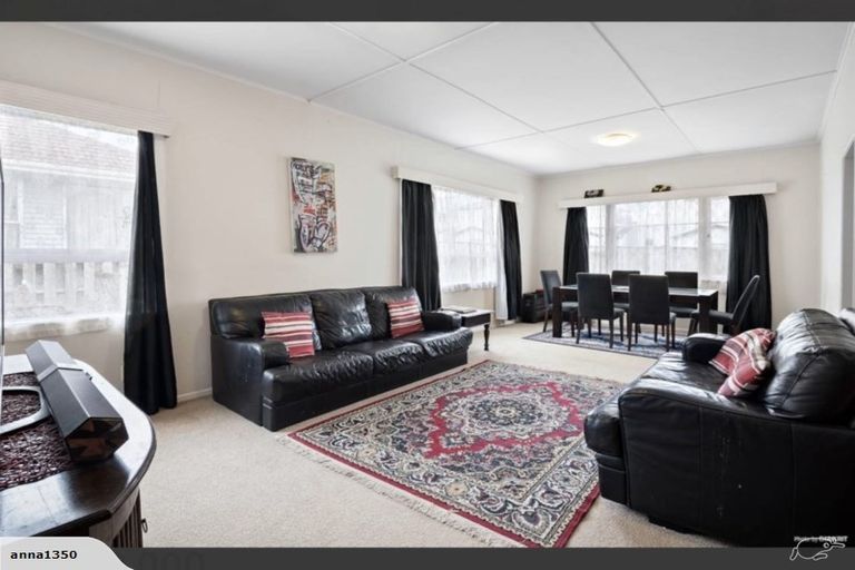 Photo of property in 14 Holland Avenue, Point England, Auckland, 1072
