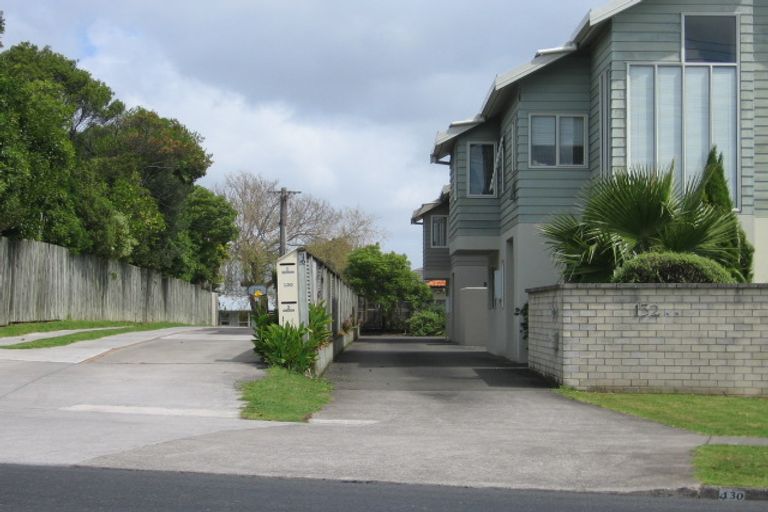 Photo of property in 1/132 East Coast Road, Forrest Hill, Auckland, 0620