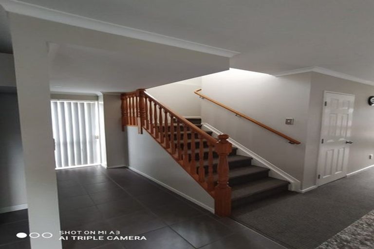 Photo of property in 12 Tavua Lane, Ranui, Auckland, 0612