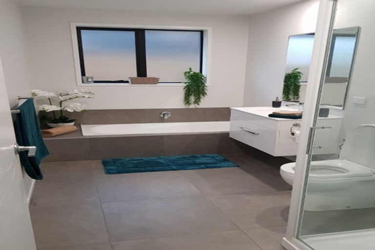 Photo of property in 5 Ruru Lane, Hurworth, New Plymouth, 4310