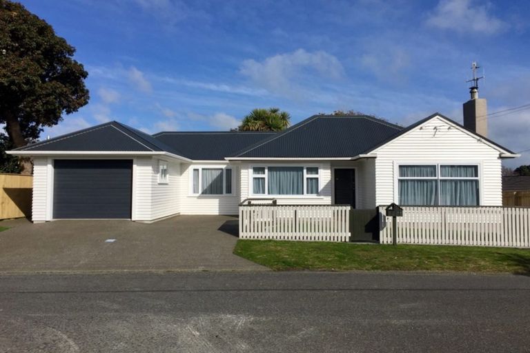 Photo of property in 10 Karaka Grove, Raumati Beach, Paraparaumu, 5032