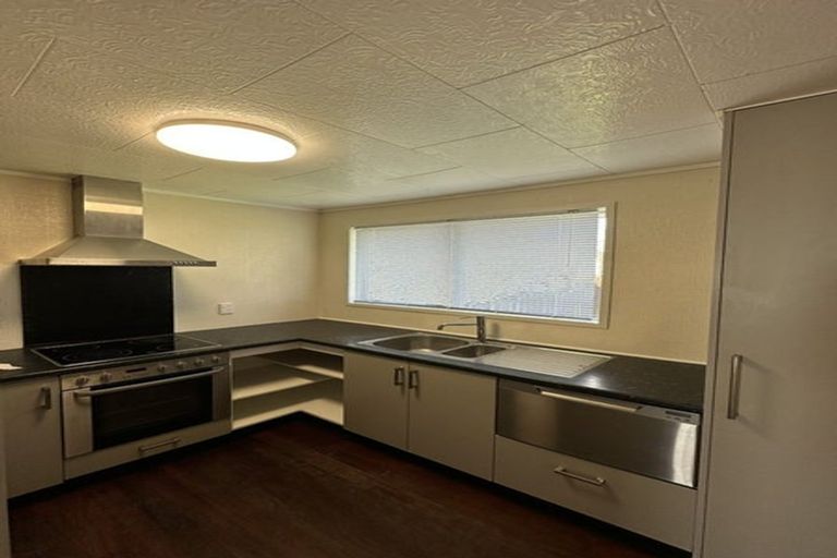 Photo of property in 76 Rosewarne Crescent, Glendene, Auckland, 0602