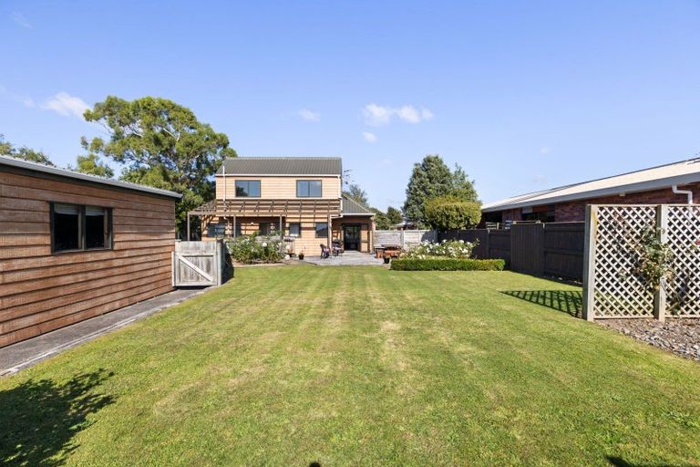 Photo of property in 16 Gladys Place, Kelvin Grove, Palmerston North, 4414