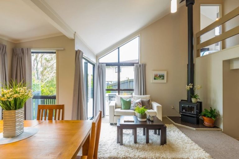 Photo of property in 60 Robbies Road, Shelly Park, Auckland, 2014