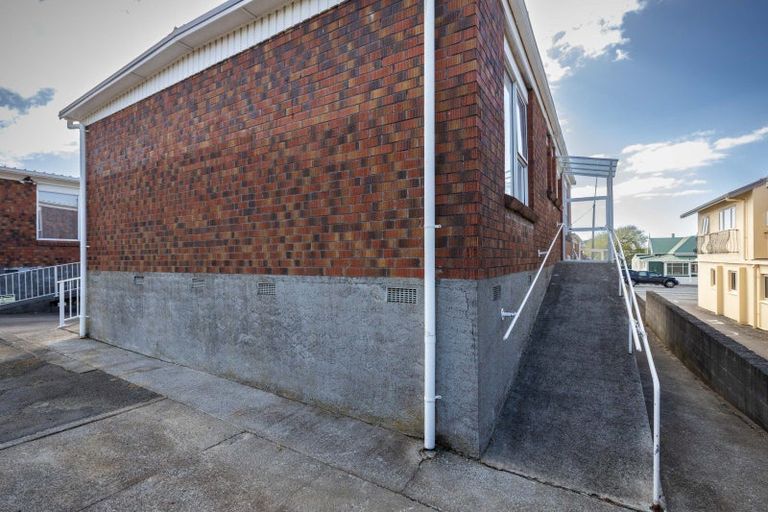 Photo of property in 303b Devon Street West, New Plymouth, 4310