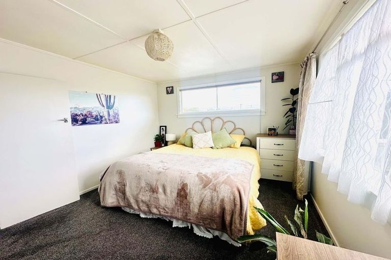 Photo of property in 16 Oxford Street, Holmes Hill, Oamaru, 9401