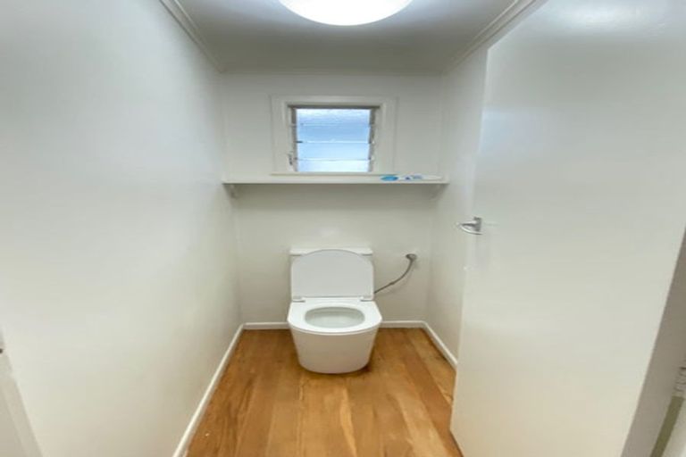 Photo of property in 122 Vodanovich Road, Te Atatu South, Auckland, 0610