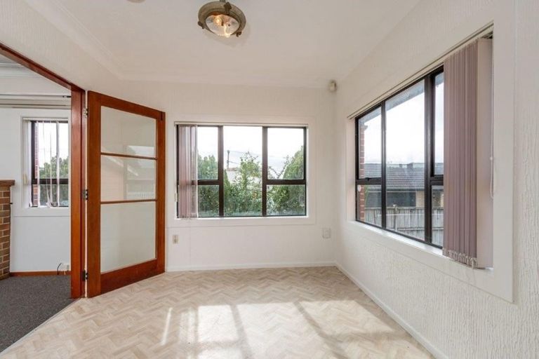 Photo of property in 29 Archibald Road, Kelston, Auckland, 0602