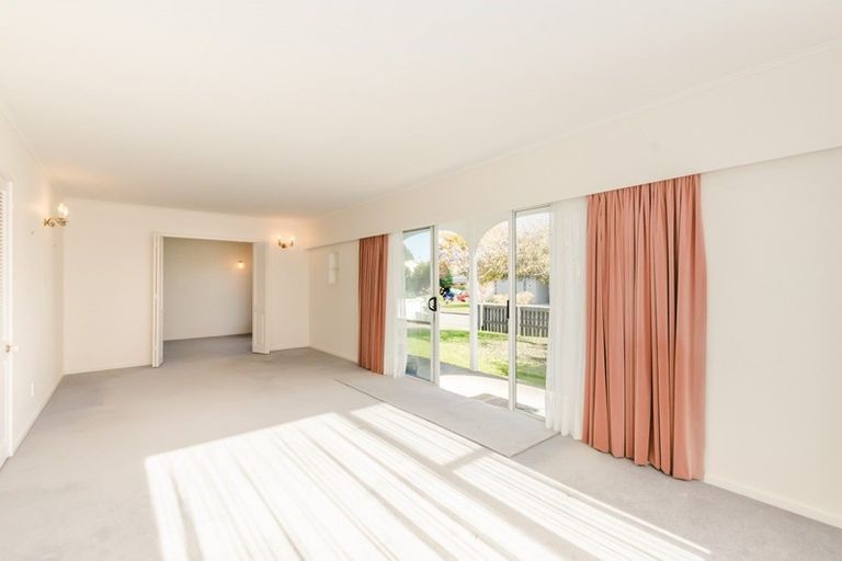 Photo of property in 2 Patterson Grove, Waikanae, 5036