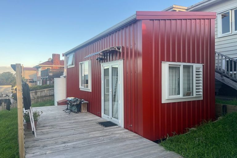 Photo of property in 51 Onewa Road, Northcote, Auckland, 0627