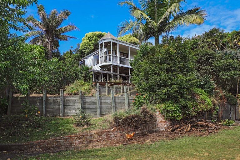 Photo of property in 2 Hadfield Terrace, Bluff Hill, Napier, 4110
