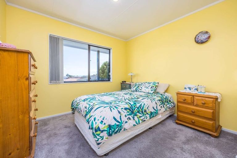 Photo of property in 32 Wai Iti Place, Clendon Park, Auckland, 2103