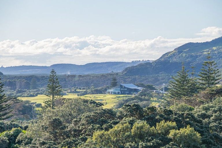 Photo of property in 10 Waitea Road, Muriwai, Waimauku, 0881