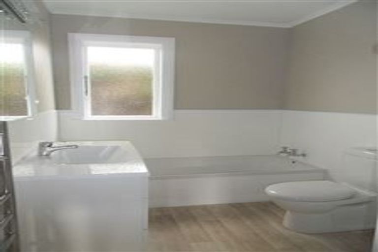 Photo of property in 16 Moana Road, Kelburn, Wellington, 6012