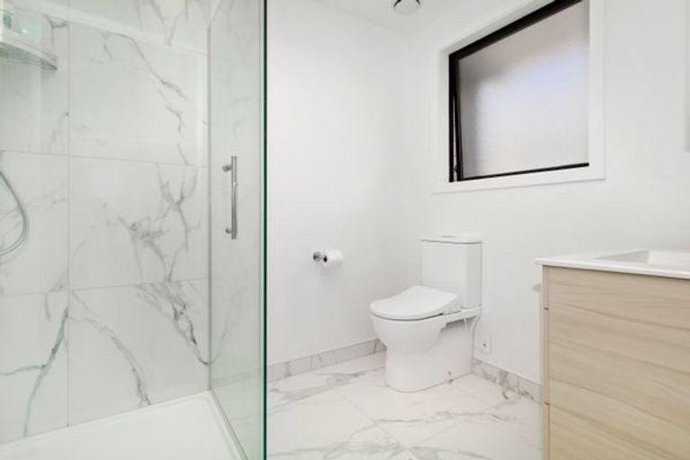 Photo of property in 2/4 Collingwood Street, Waterloo, Lower Hutt, 5011