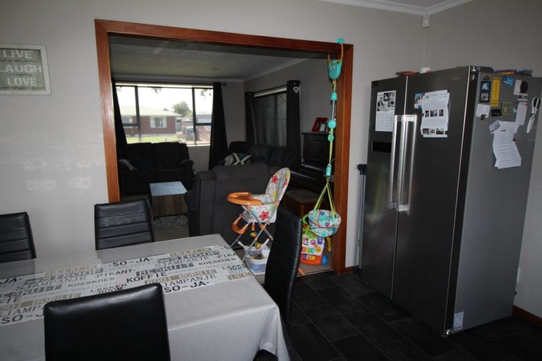 Photo of property in 12 Raglan Avenue, Cloverlea, Palmerston North, 4412