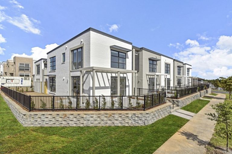 Photo of property in 43 Eugenia Rise, Totara Heights, Auckland, 2105