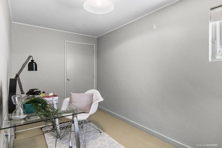 Photo of property in 53 Harbour View Road, Northland, Wellington, 6012