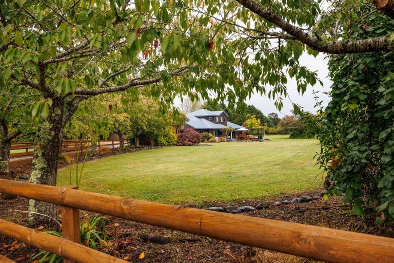 Photo of property in 46 Turitea Road, Fitzherbert, Palmerston North, 4472