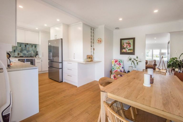 Photo of property in 2/41 Merani Street, Narrow Neck, Auckland, 0622