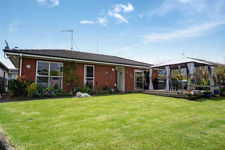 Photo of property in 7 Woodman Place, West Harbour, Auckland, 0618