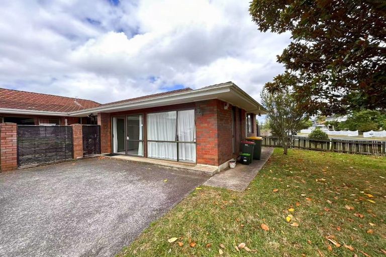 Photo of property in 24 Jillteresa Crescent, Half Moon Bay, Auckland, 2012