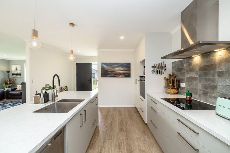 Photo of property in 7 Kakariki Crescent, Carterton, 5713