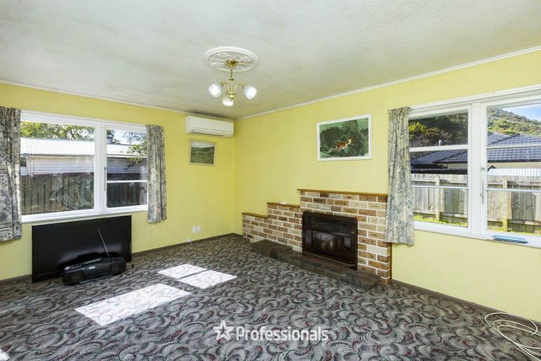 Photo of property in 35 Black Beech Street, Birchville, Upper Hutt, 5018