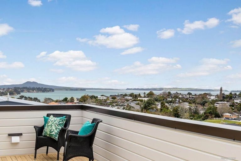 Photo of property in 10 Copperfield Terrace, Mellons Bay, Auckland, 2014