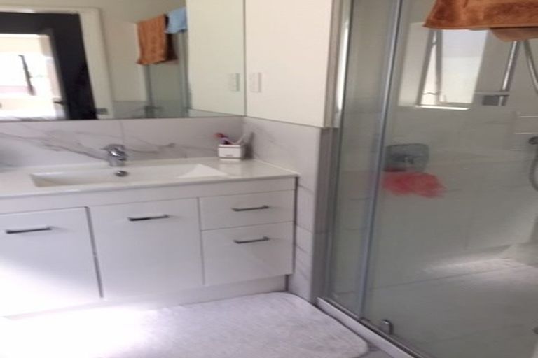 Photo of property in 7 Sophie Lane, Henderson, Auckland, 0612