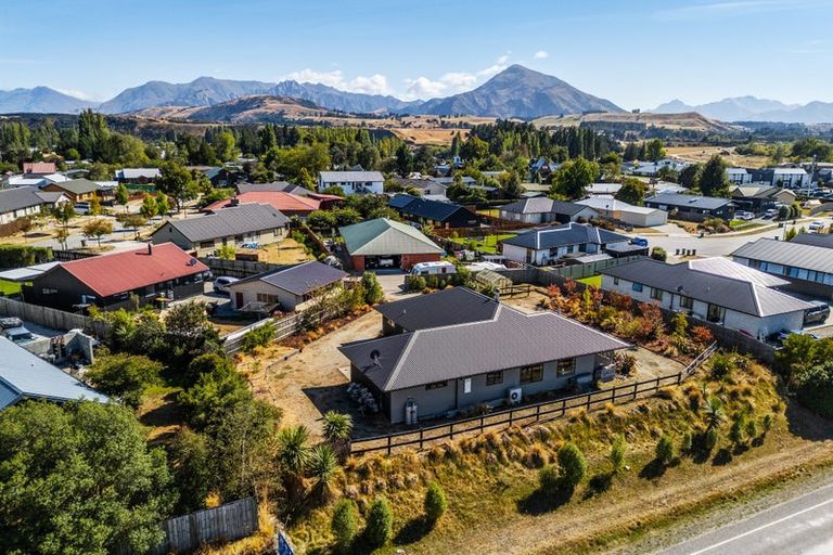 Photo of property in 21 Frye Crescent, Albert Town, Wanaka, 9305
