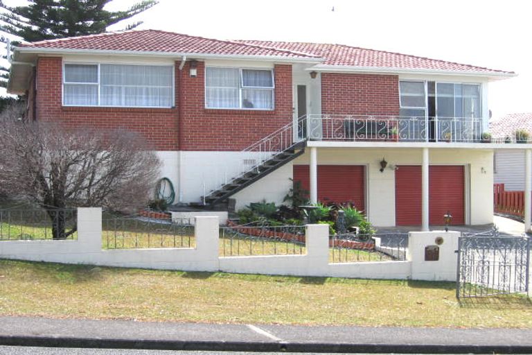 Photo of property in 22 Felgrove Street, Glendene, Auckland, 0602