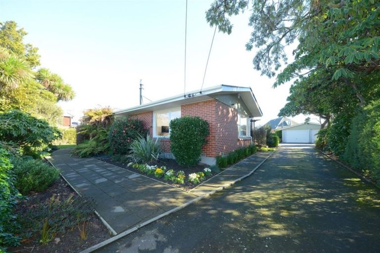 Photo of property in 97 Avonhead Road, Avonhead, Christchurch, 8042