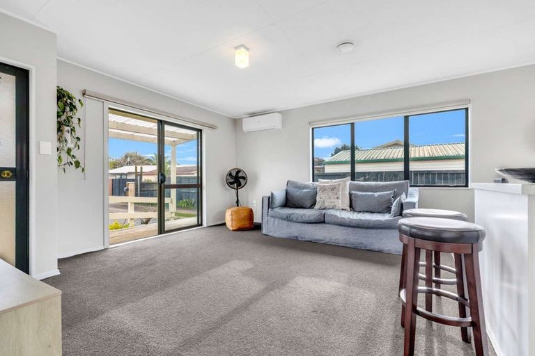 Photo of property in 8a Novelle Grove, Papamoa Beach, Papamoa, 3118