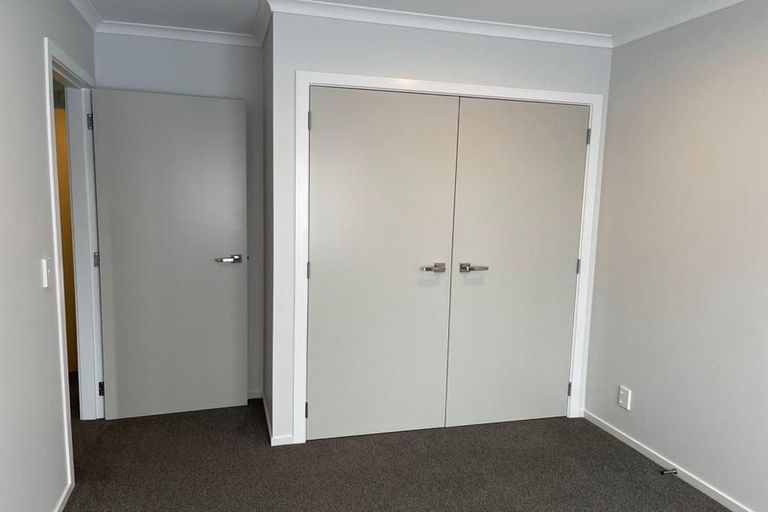 Photo of property in 1 Kerr Grove, Johnsonville, Wellington, 6037