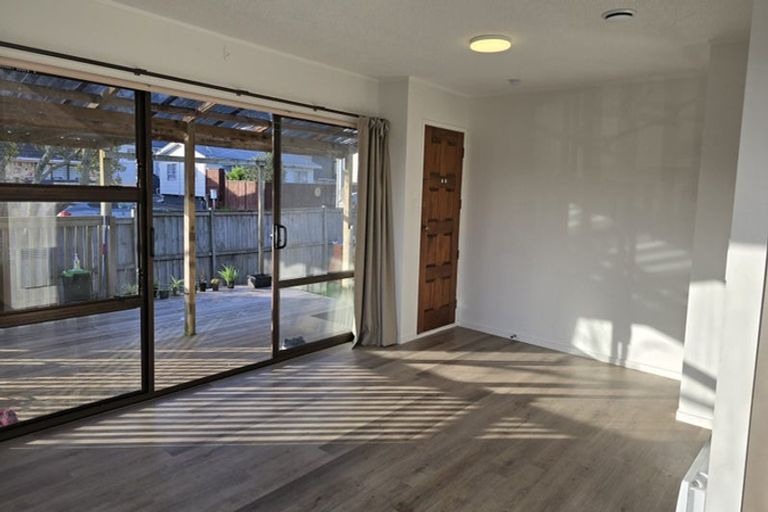 Photo of property in 1/18a Neal Avenue, Glenfield, Auckland, 0629